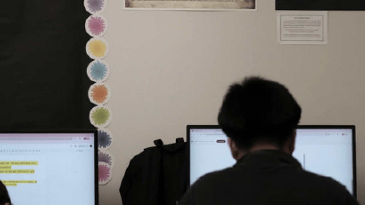 Foto - Bizim laikler bu karardan utanır mı? Sınıflara ’10 Emir’i asma zorunluluğu...