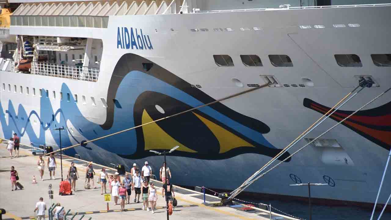 Foto - Bodrum’a turist akını: Limana aynı anda 3 kruvaziyer demirledi!