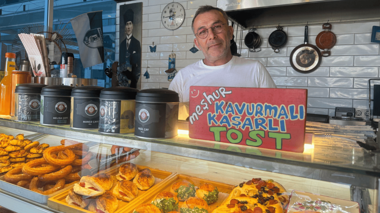 Foto - Bodrum’da kitapsever işletmeciden örnek davranış: Büfesini kütüphaneye çevirdi