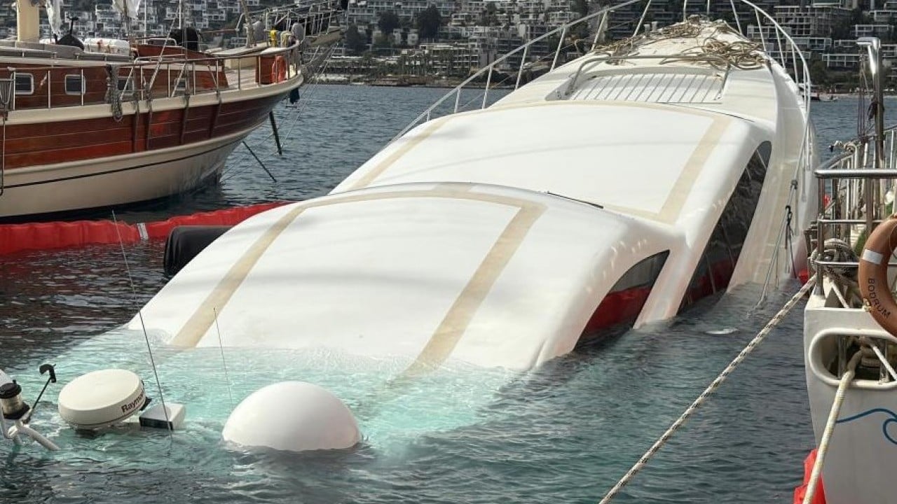 Foto - Bodrum’da korkutan görüntü! 40 milyon TL'lik yat suya gömüldü