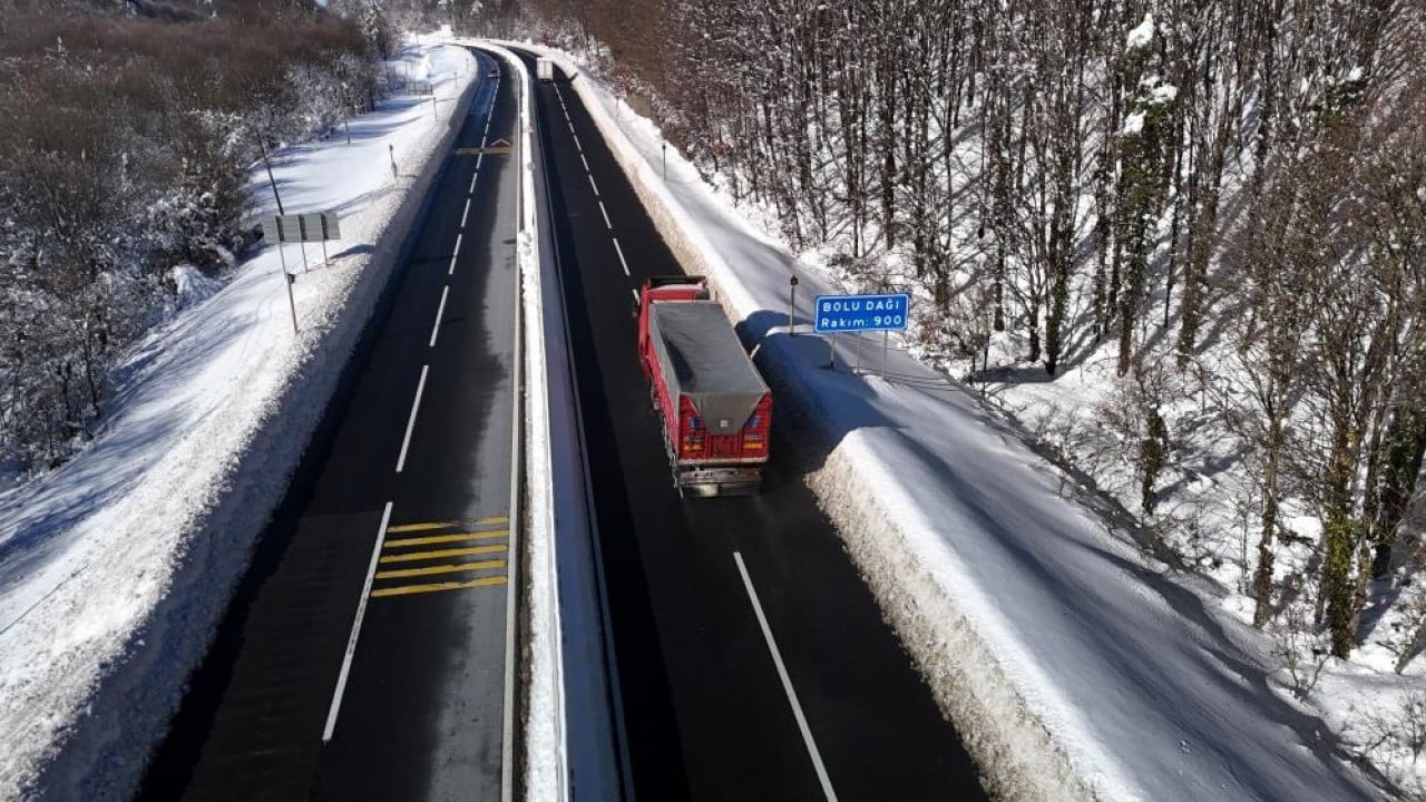 Foto - Bolu Dağı'nda ulaşım açık manzara kartpostallık