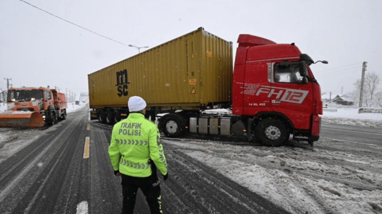 Foto - Bolu’dan İstanbul’a beyaz alarm! Kar yağışı etkisini artırıyor, hazırlıksız çıkmayın