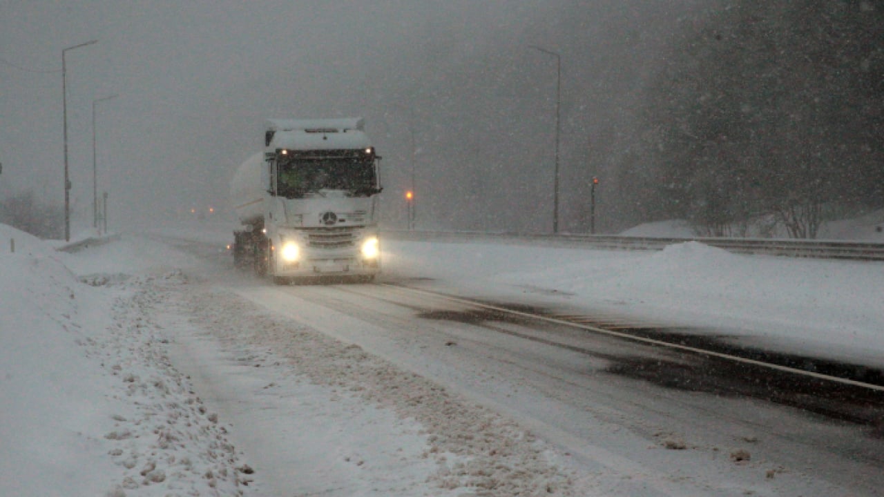 Foto - Bolu’dan İstanbul’a beyaz alarm! Kar yağışı etkisini artırıyor, hazırlıksız çıkmayın