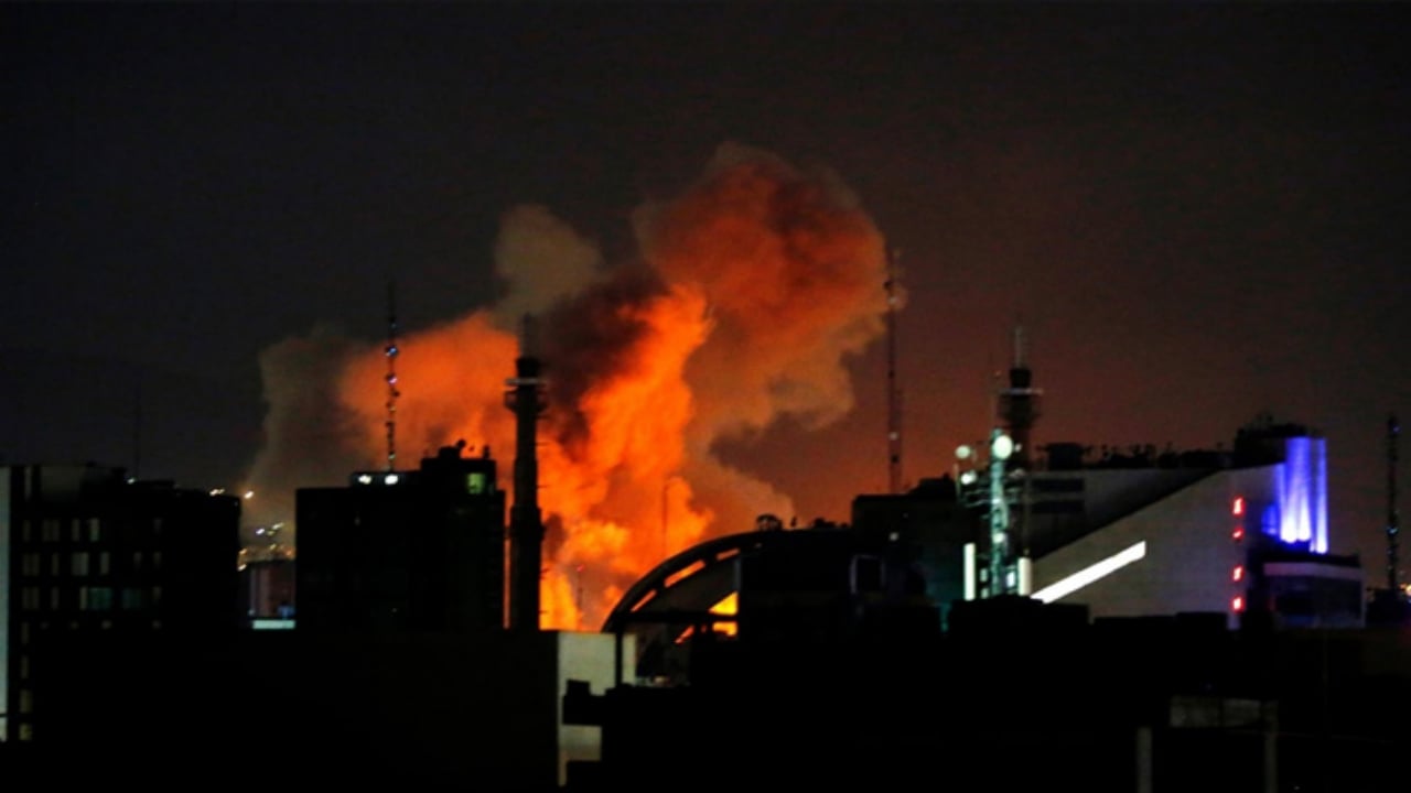 Foto - Bomba ve füzeler yağmur gibi yağınca hemen sıvıştılar! İşte ölüm kalım savaşında İran’ı satan iki ülke