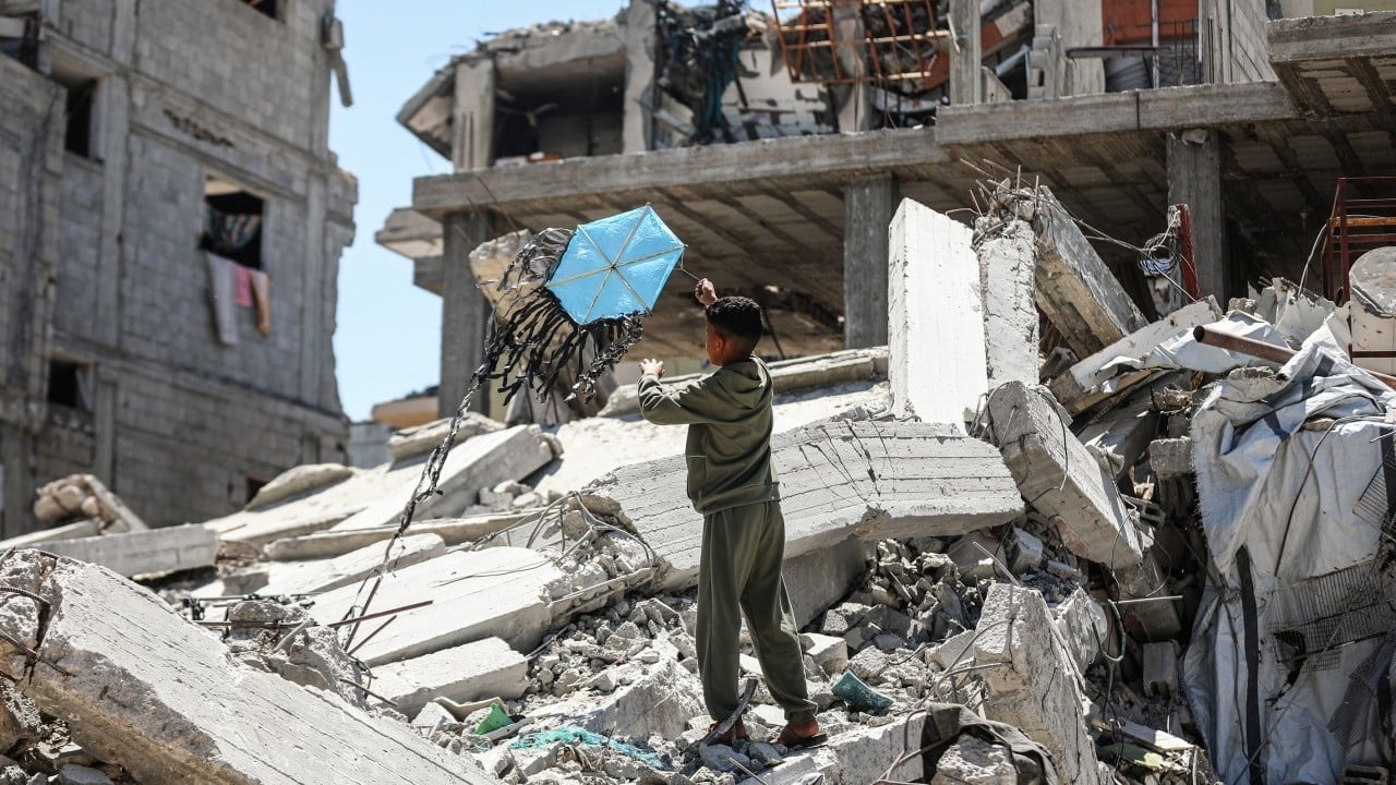 Foto - Bombalar altında neşelerini yaşatmaya çalışıyorlar… Gazze’nin evlatları bayramı böyle yaşıyor