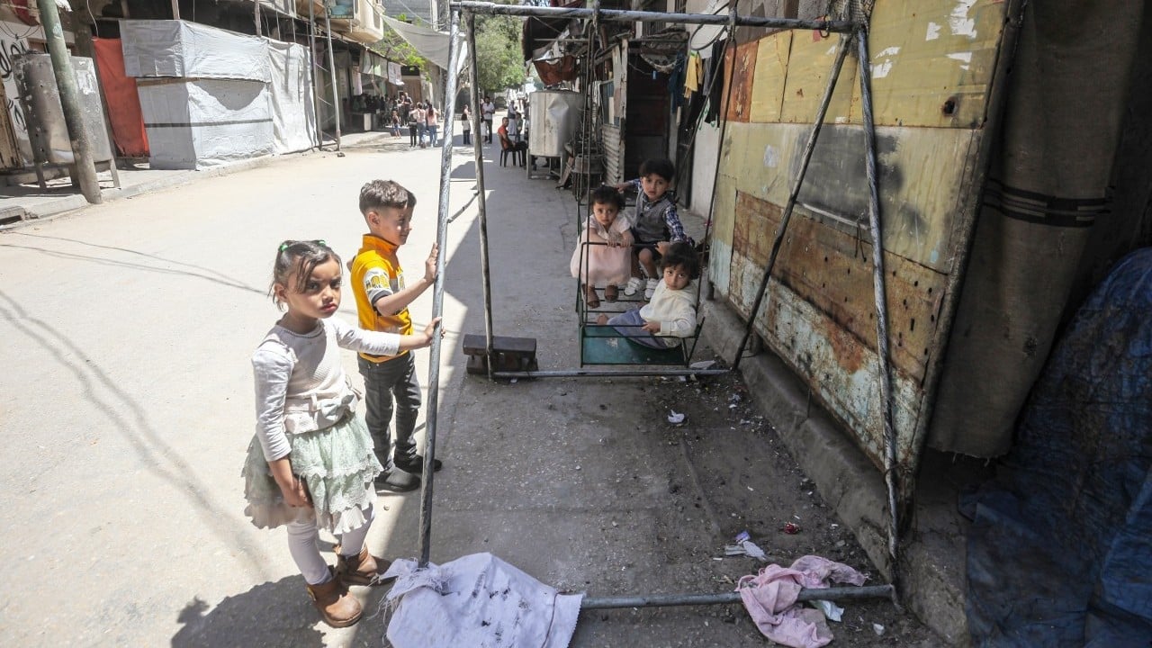 Foto - Bombalar altında neşelerini yaşatmaya çalışıyorlar… Gazze’nin evlatları bayramı böyle yaşıyor