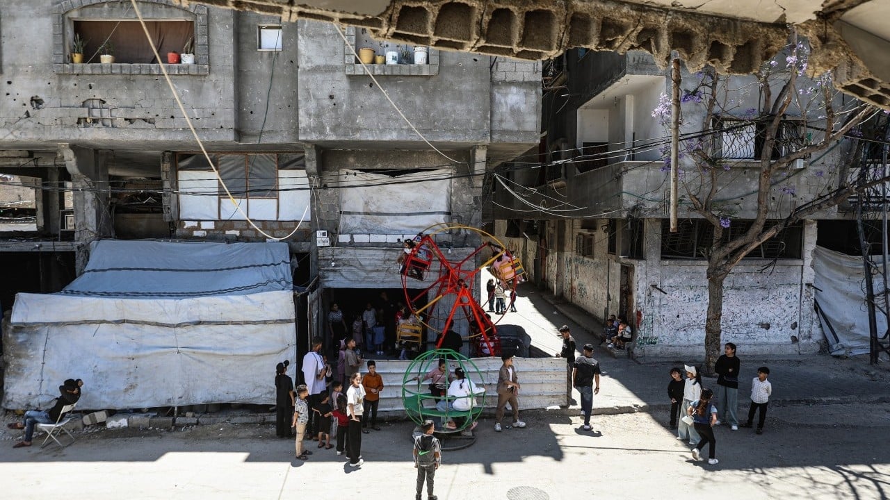Foto - Bombalar altında neşelerini yaşatmaya çalışıyorlar… Gazze’nin evlatları bayramı böyle yaşıyor