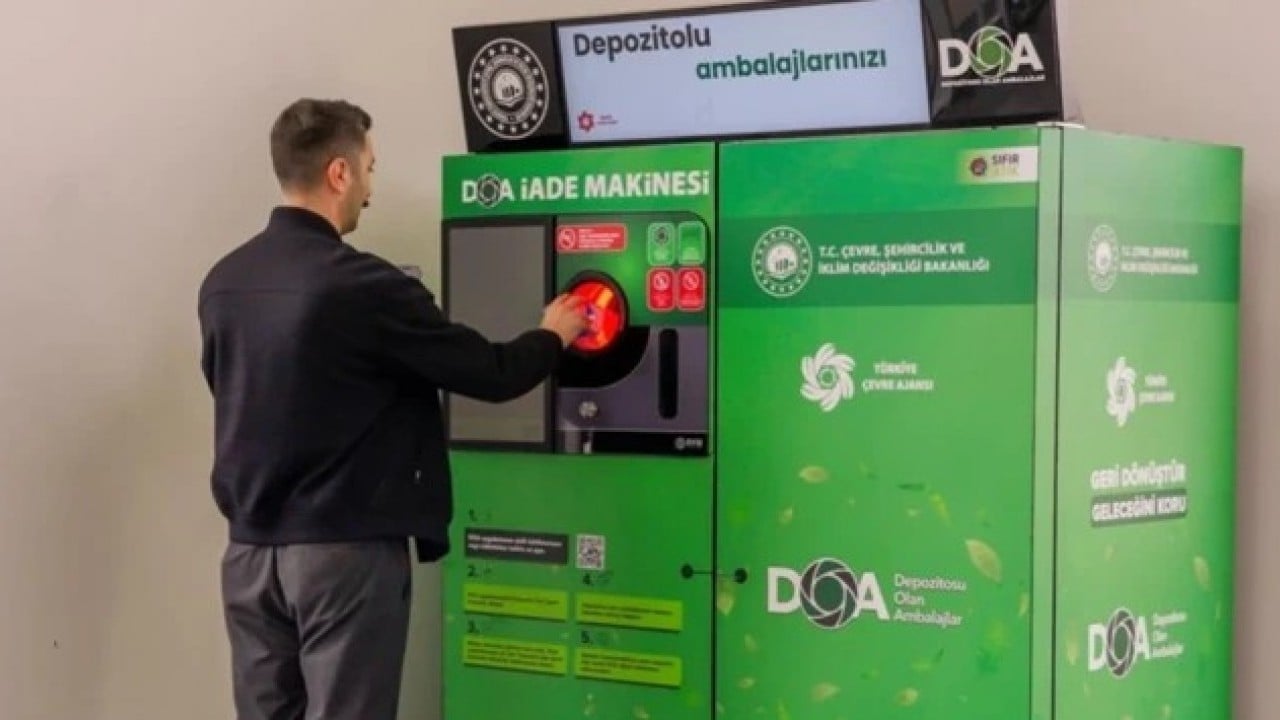 Boş şişe getirene ATM'den nakit para!