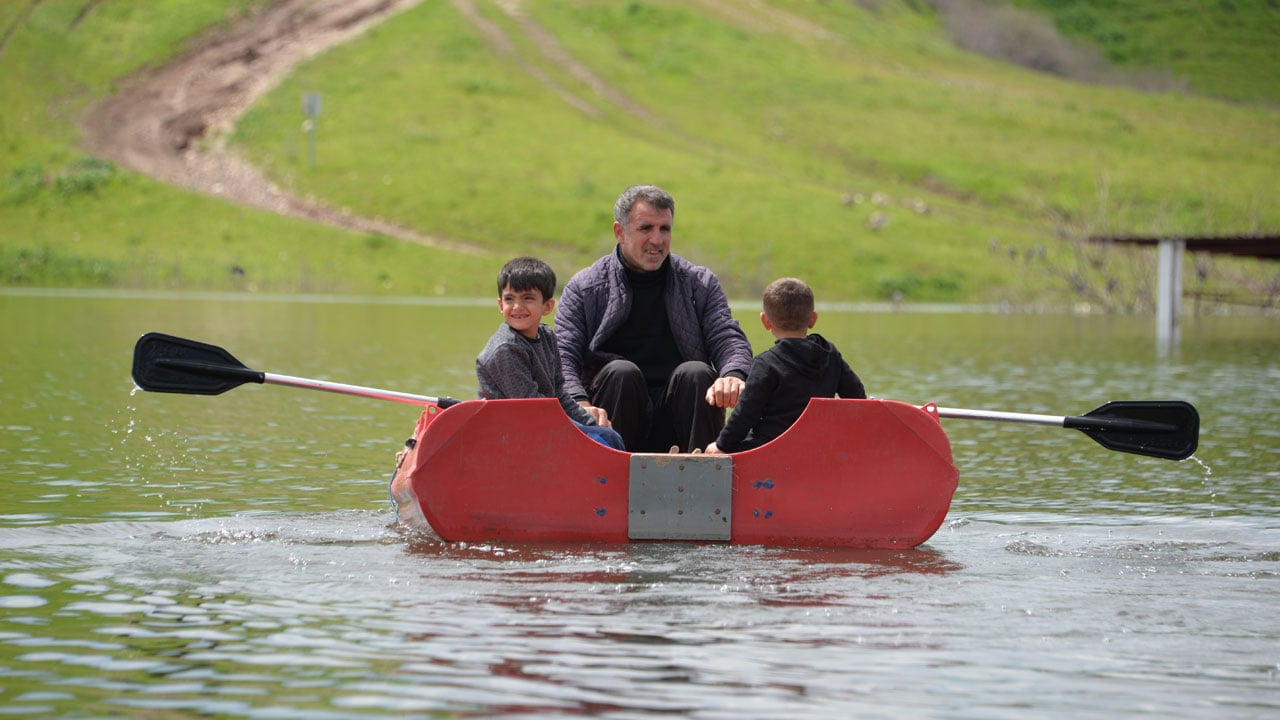 Foto - Boşaltılan evler dronla görüntülendi! Baraj kapakları açıldı, mahalle su altında kaldı