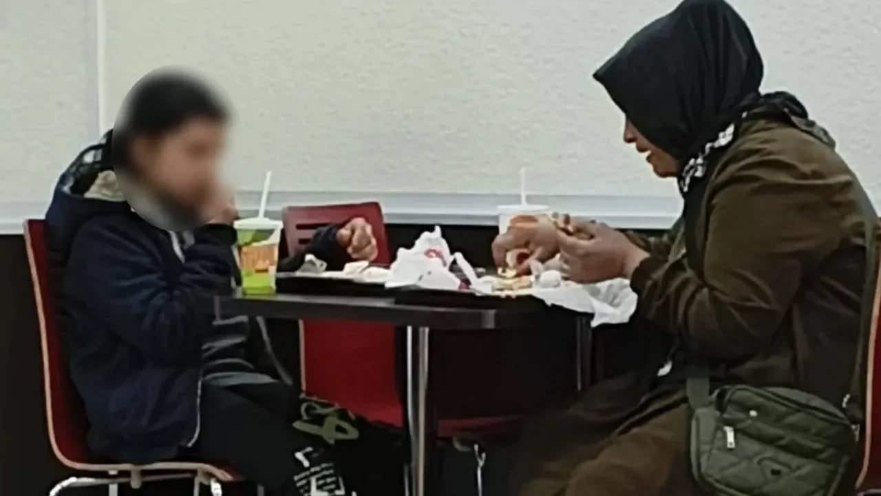 Foto - Boykot edilen Burger King’deki skandal olayda hesap vakti! Bakanlık "insanlık ayıbı" için düğmeye bastı