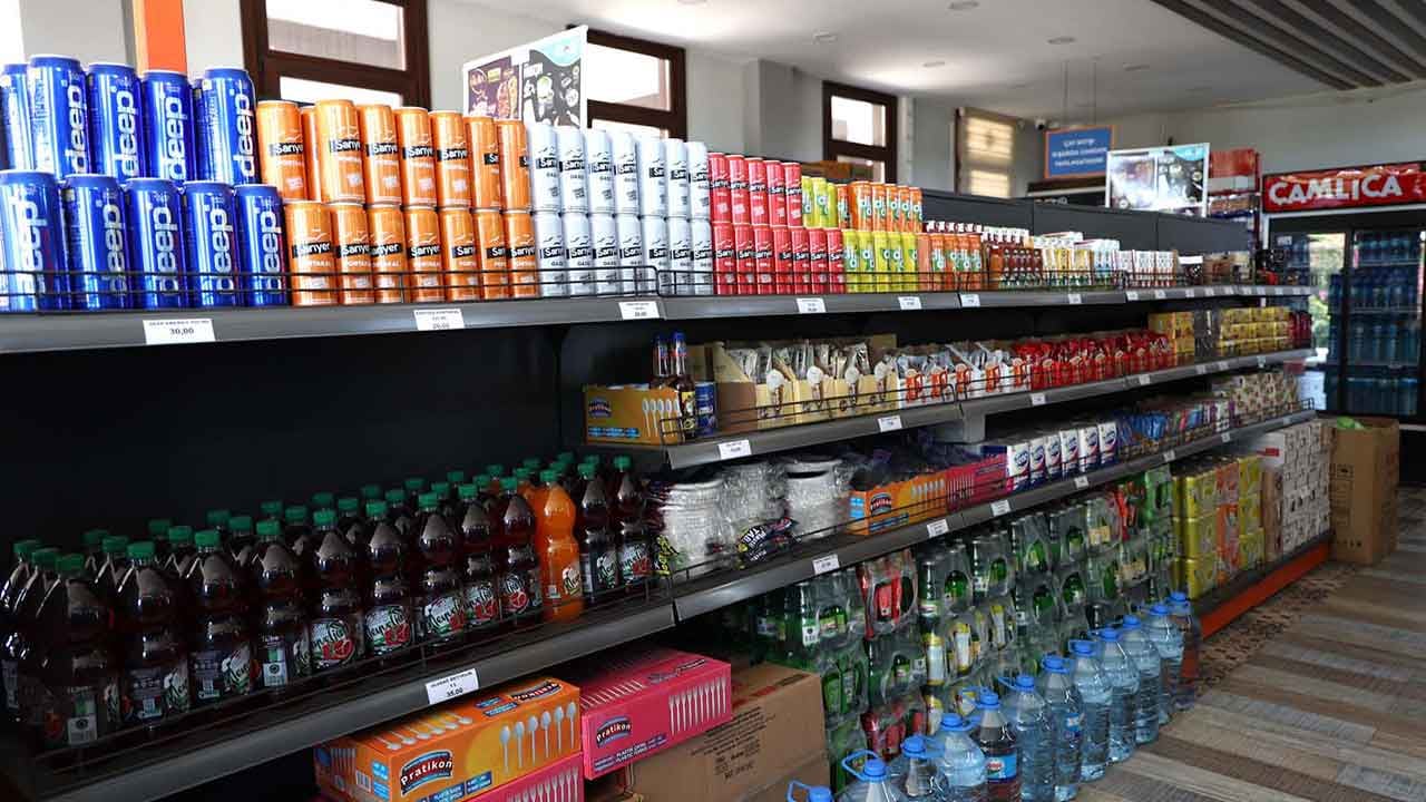 Foto - Boykot markalı suyu içen Ertem Şener'in tavrı tepki topladı: Kafayı mı yediniz siz?