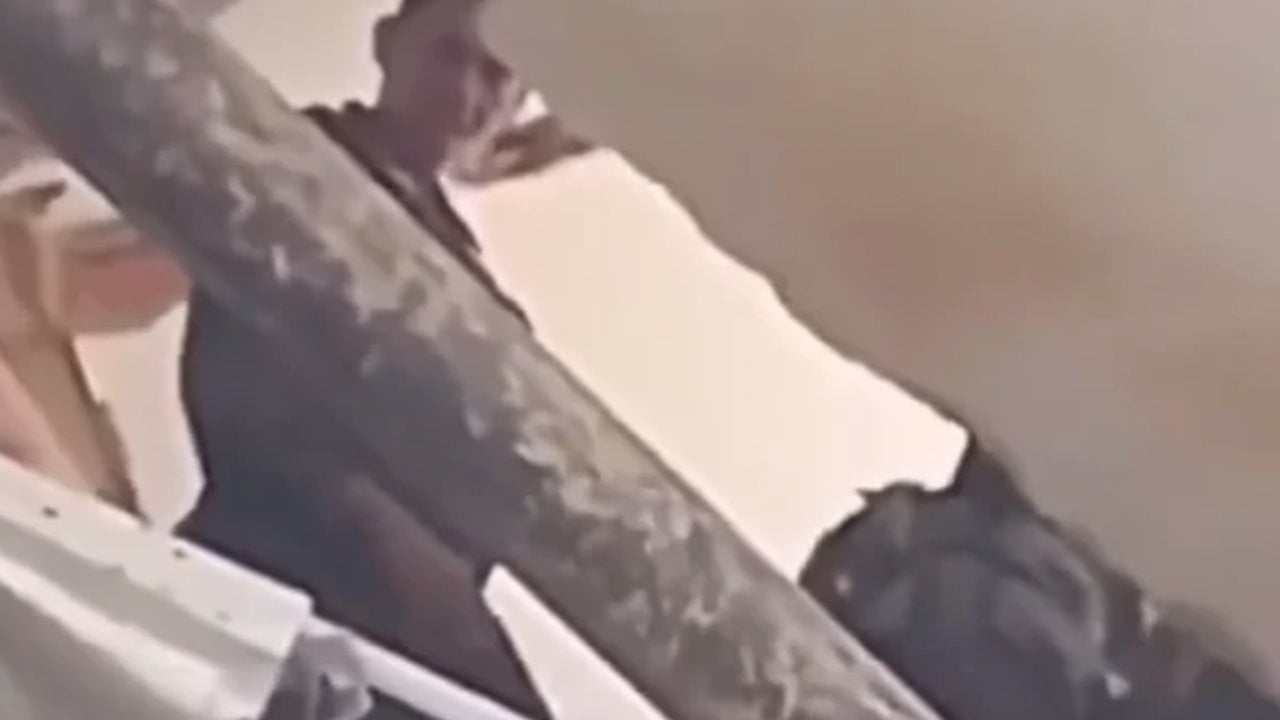 Foto - Böyle asker olmaz olsun! Skandal görüntü herkesi isyan ettirdi 
