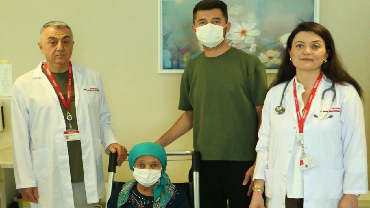Foto - Böyle bir şeye milyonda bir rastlanır! 6 yıl önce yaptığı bağışla annesini kurtardı
