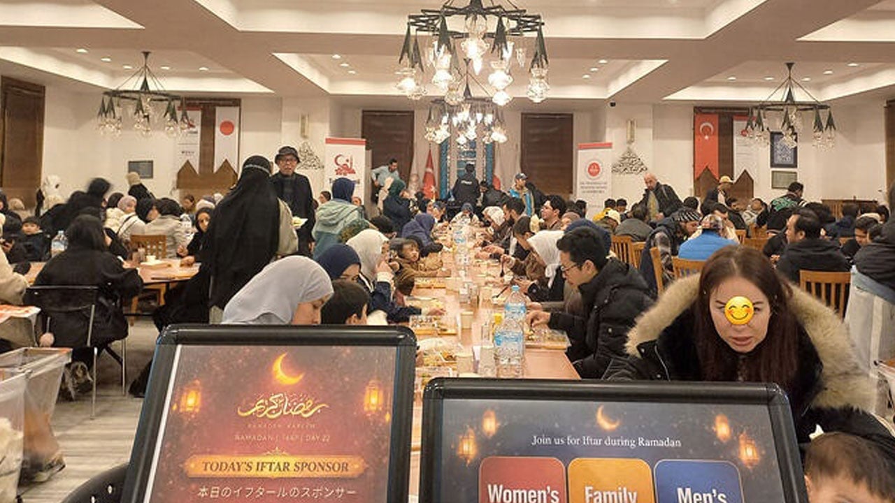 Foto - Böyle geçti Ramazan Japonya’da! Tokyo Camisi'nde 20 bin kişi iftar sofrasında ağırlandı…