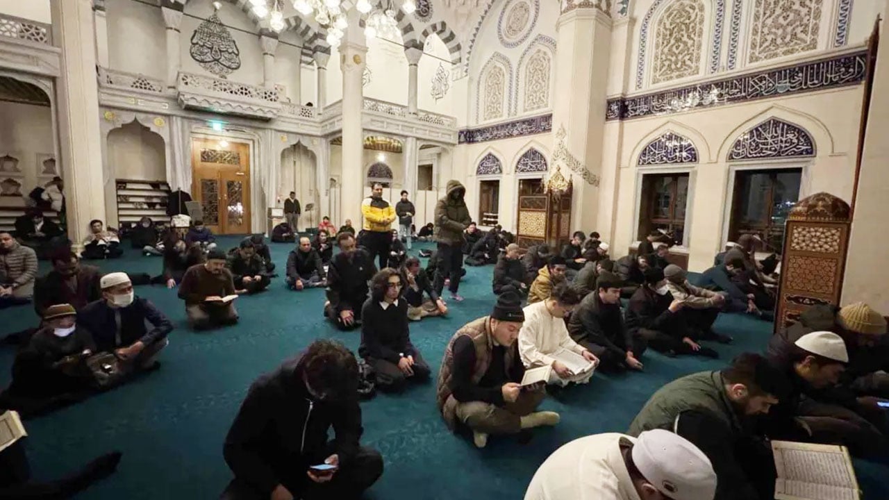 Foto - Böyle geçti Ramazan Japonya’da! Tokyo Camisi'nde 20 bin kişi iftar sofrasında ağırlandı…