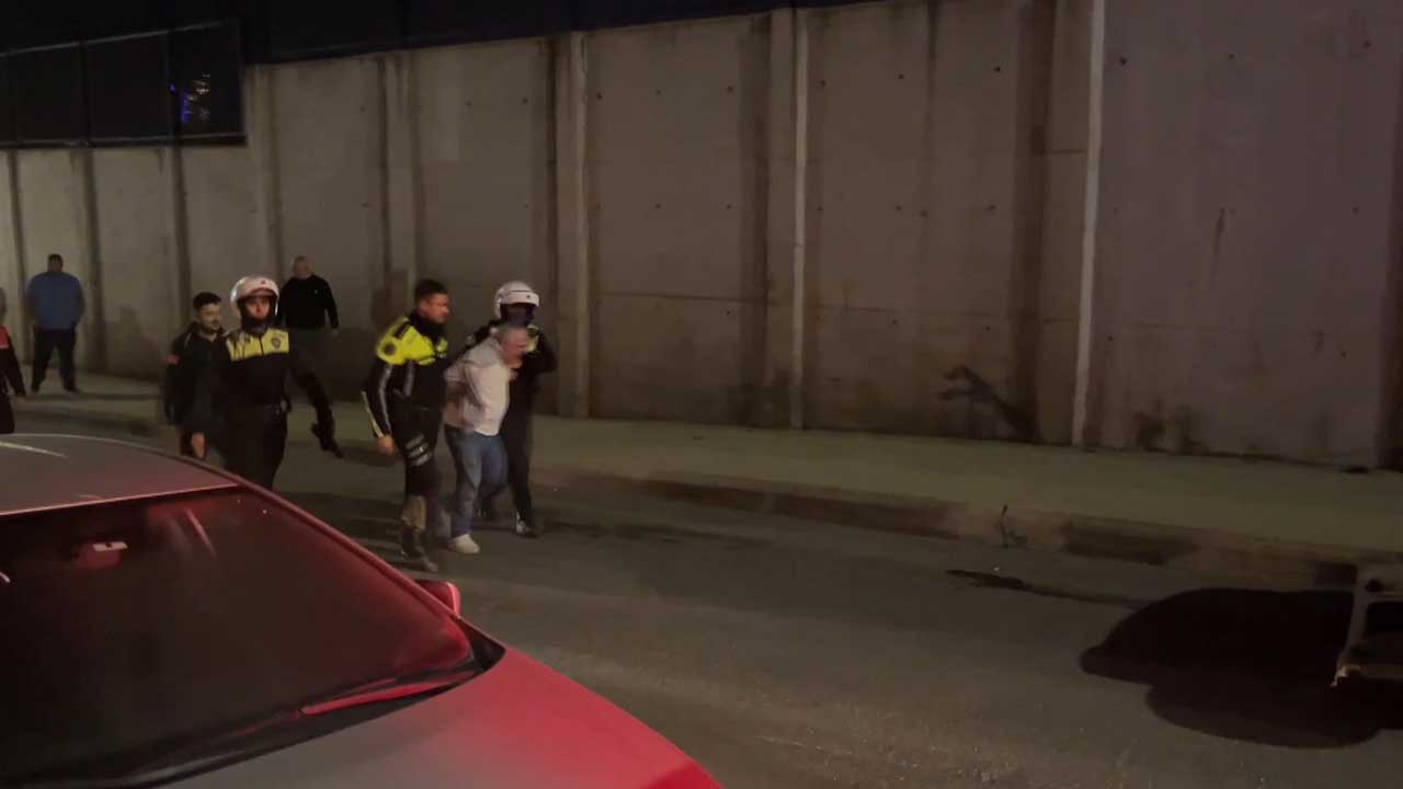 Foto - Böyle kepazelik olmaz! Önce kaza yaptı sonra polise bıçak çekti