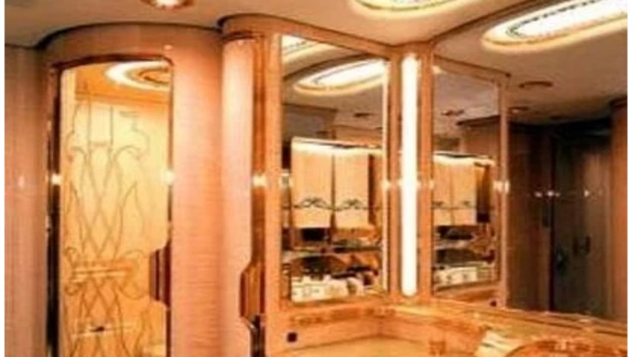 Foto - Böyle şatafat görülmedi! Milyarder sultan, altın kaplama "uçan saray"ıyla şov yaptı