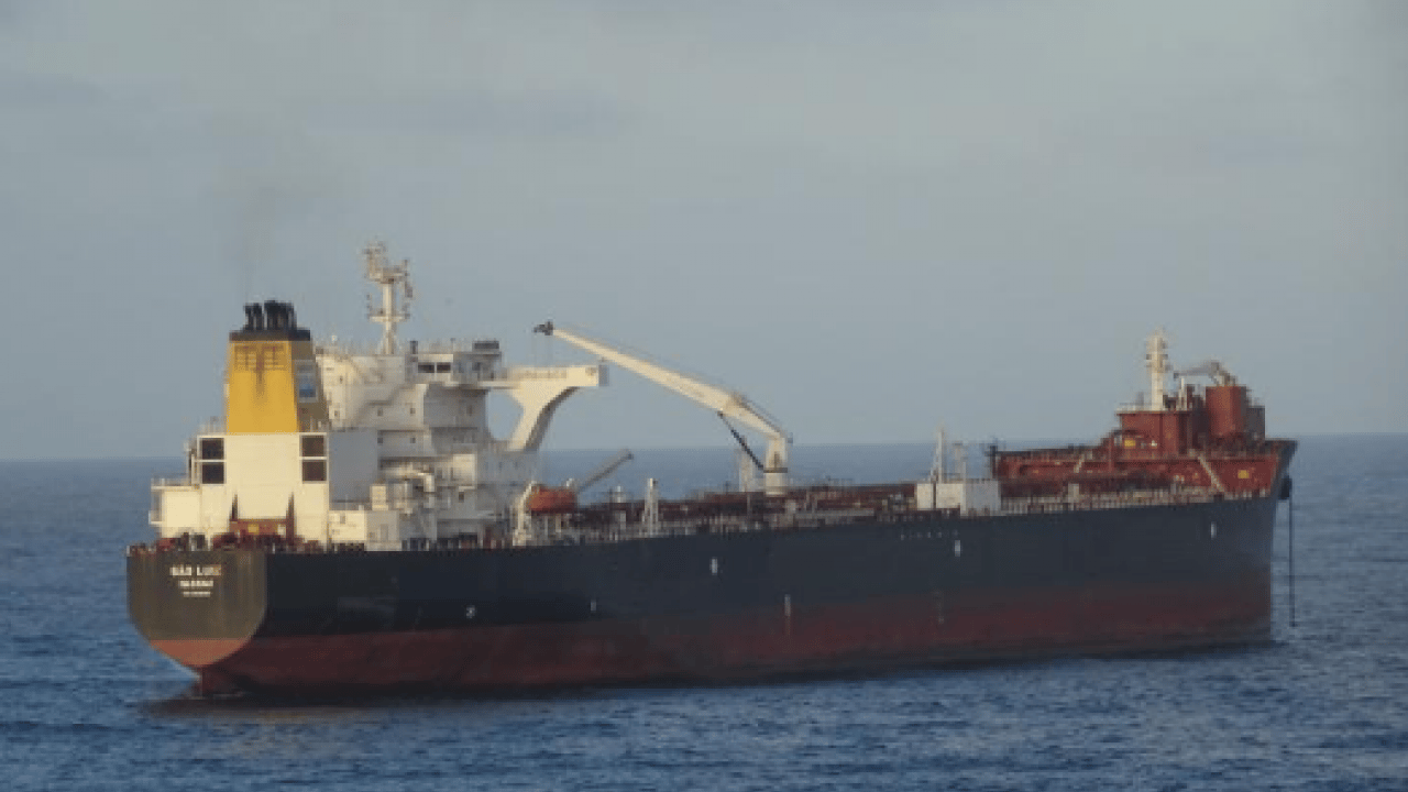 Foto - Bozcaada’da dev tanker karaya oturdu: Bölgeye ekipler sevk edildi!