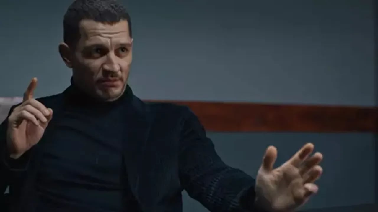 Foto - "Bozkurt olmuşsun!" Devlet Bahçeli’den ünlü oyuncuya sürpriz telefon ve gizemli tablo hediyesi