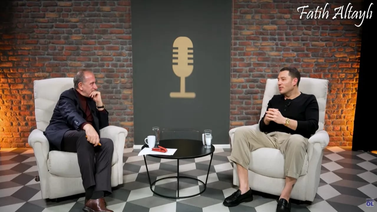 Foto - "Bozkurt olmuşsun!" Devlet Bahçeli’den ünlü oyuncuya sürpriz telefon ve gizemli tablo hediyesi