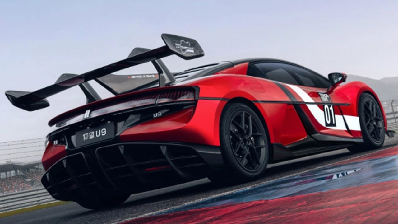 Foto - Bu araba sadece zıplamıyor, uçuyor! Yeni rekor geldi! U9 Xtreme, pistte sınırları aştı