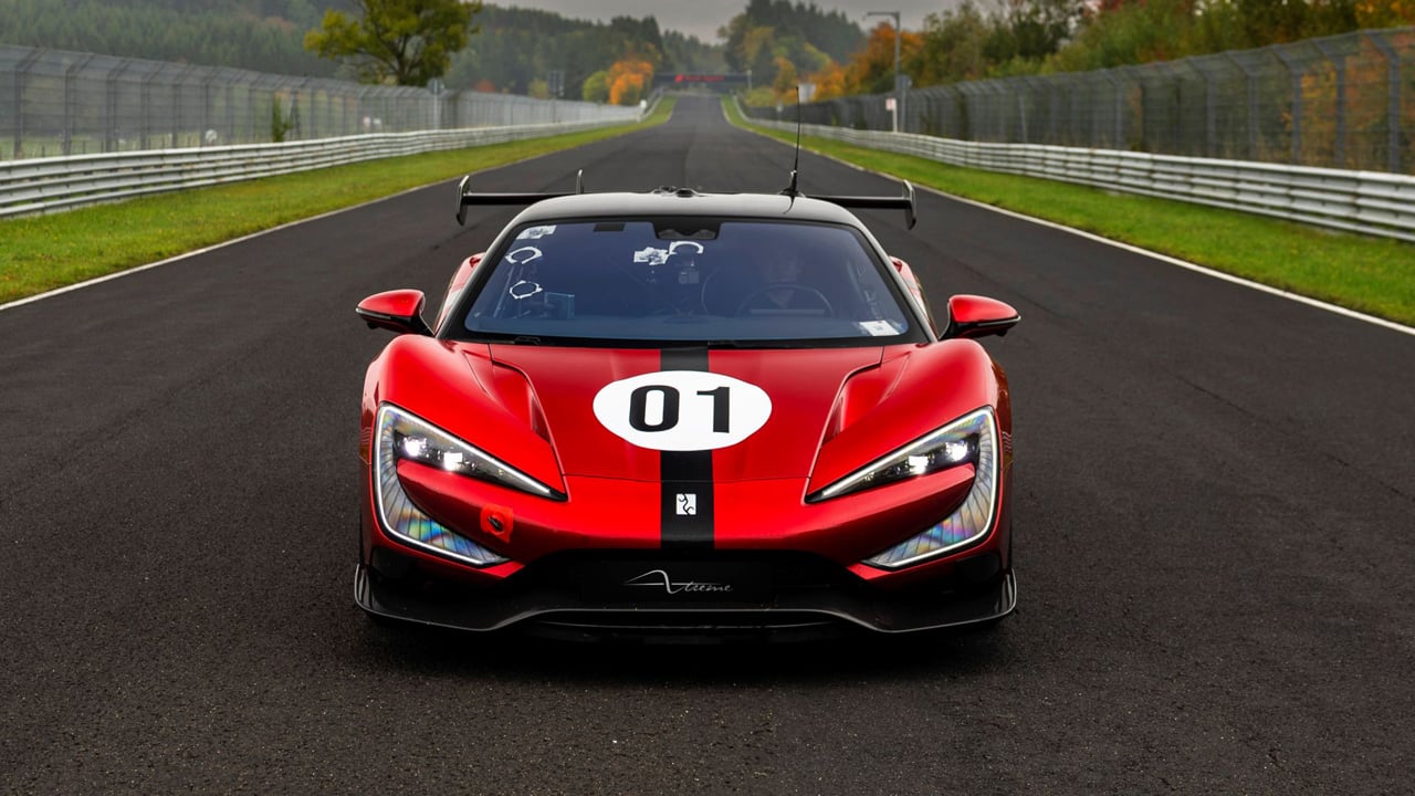 Bu araba sadece zıplamıyor, uçuyor! Yeni rekor geldi! U9 Xtreme, pistte sınırları aştı