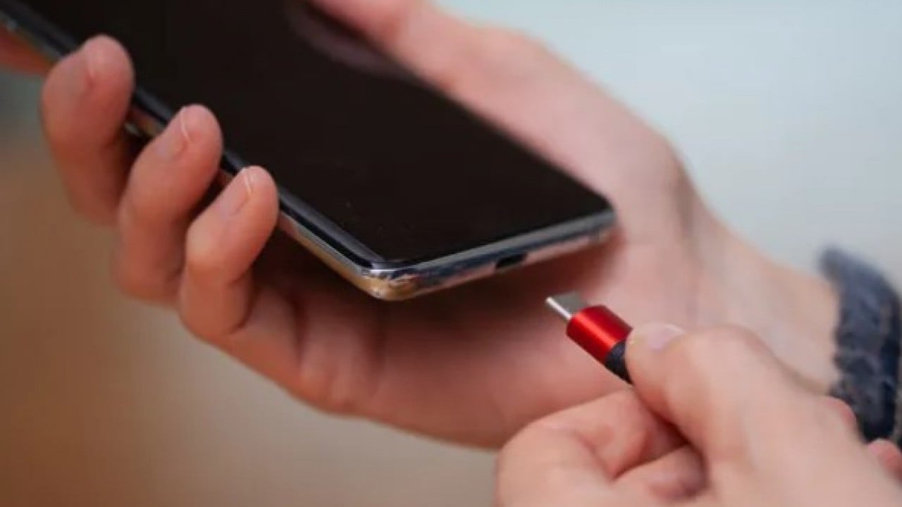 Foto - Bu ayarı kapatınca her şey normale dönüyor! Telefonu günde 3 kez şarj edenler dikkat