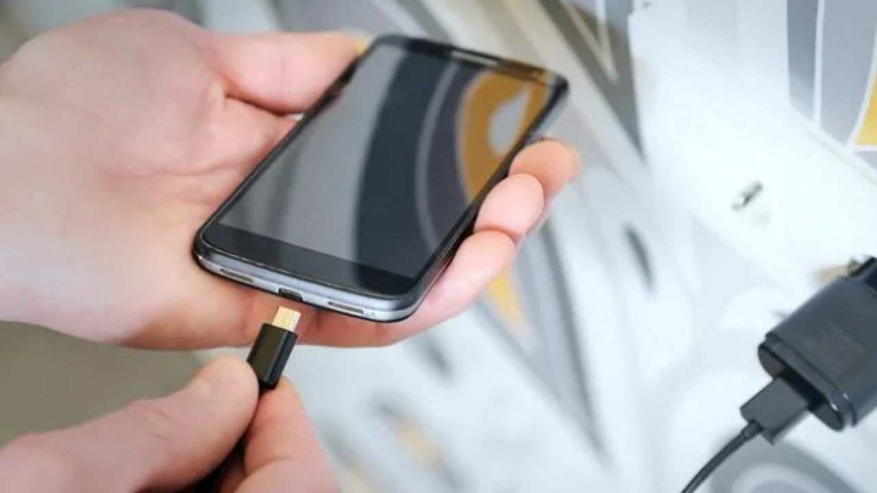 Bu ayarı kapatınca her şey normale dönüyor! Telefonu günde 3 kez şarj edenler dikkat