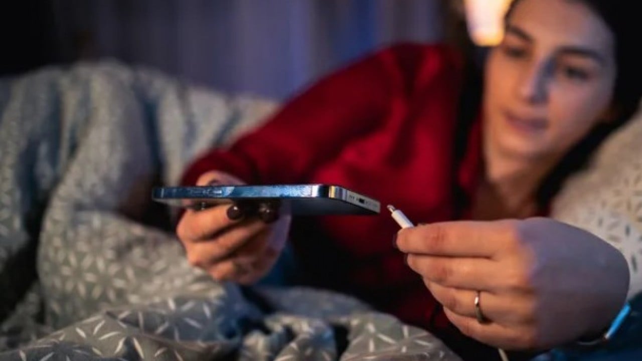 Foto - Bu ayarı kapatınca her şey normale dönüyor! Telefonu günde 3 kez şarj edenler dikkat