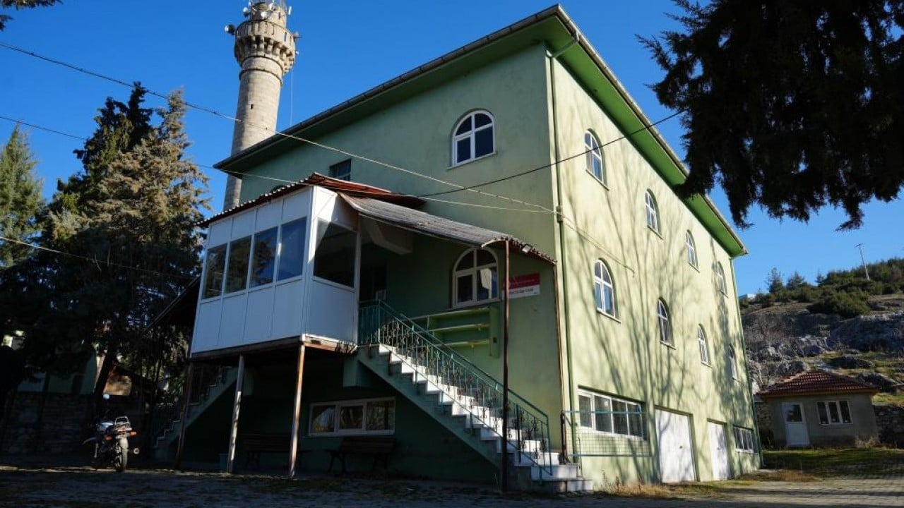 Foto - Bu ayıp bütün köye yeter cami icradan satılık