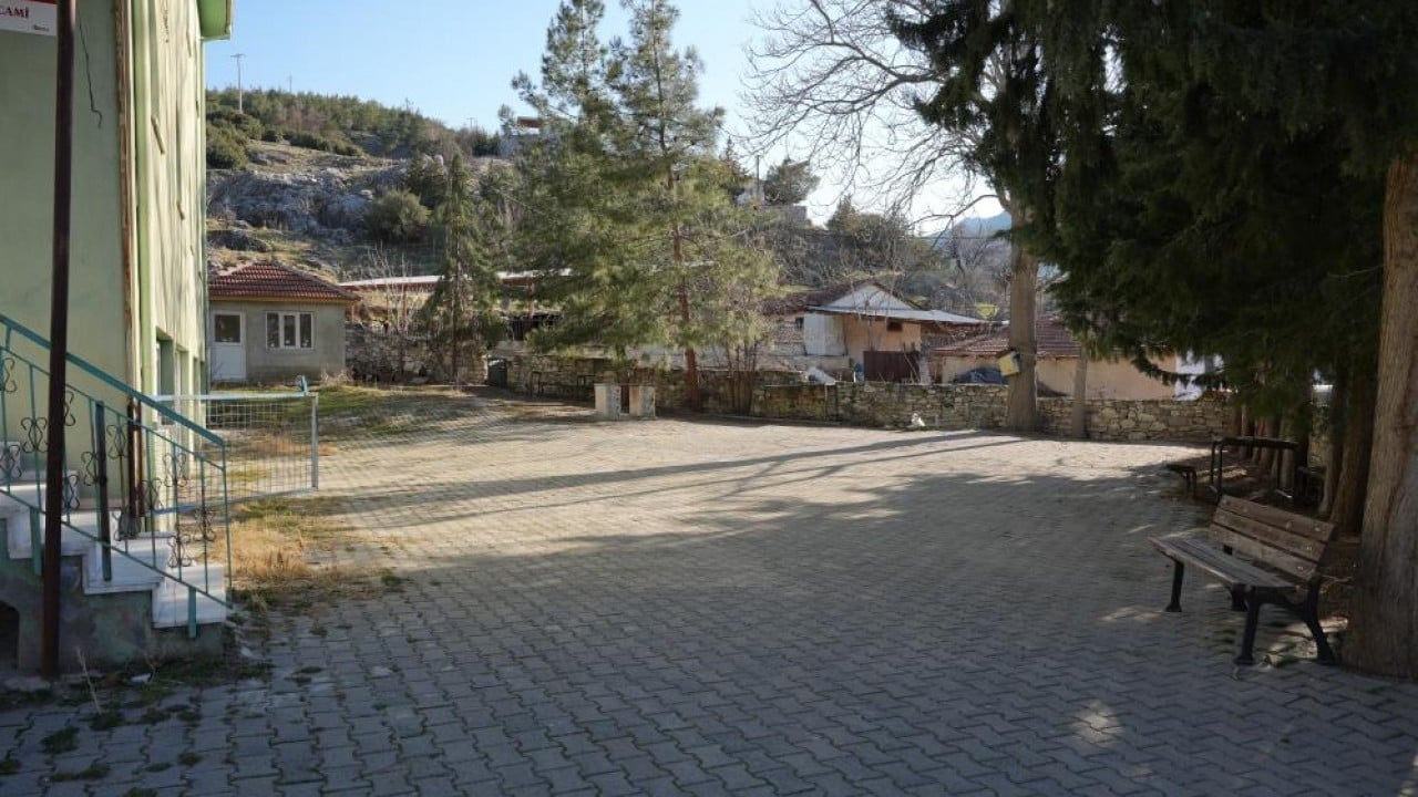 Foto - Bu ayıp bütün köye yeter cami icradan satılık