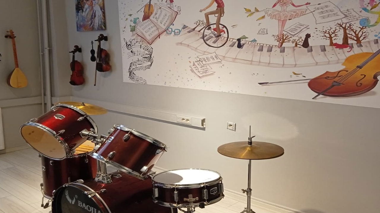 Foto - Bu bir ‘Vefa sadece İstanbul’da bir semtin adı değilmiş!’ haberidir: Kara yazımı başıma bağladım, gözyaşımı çocukların gülüşüne can suyu yaptım!