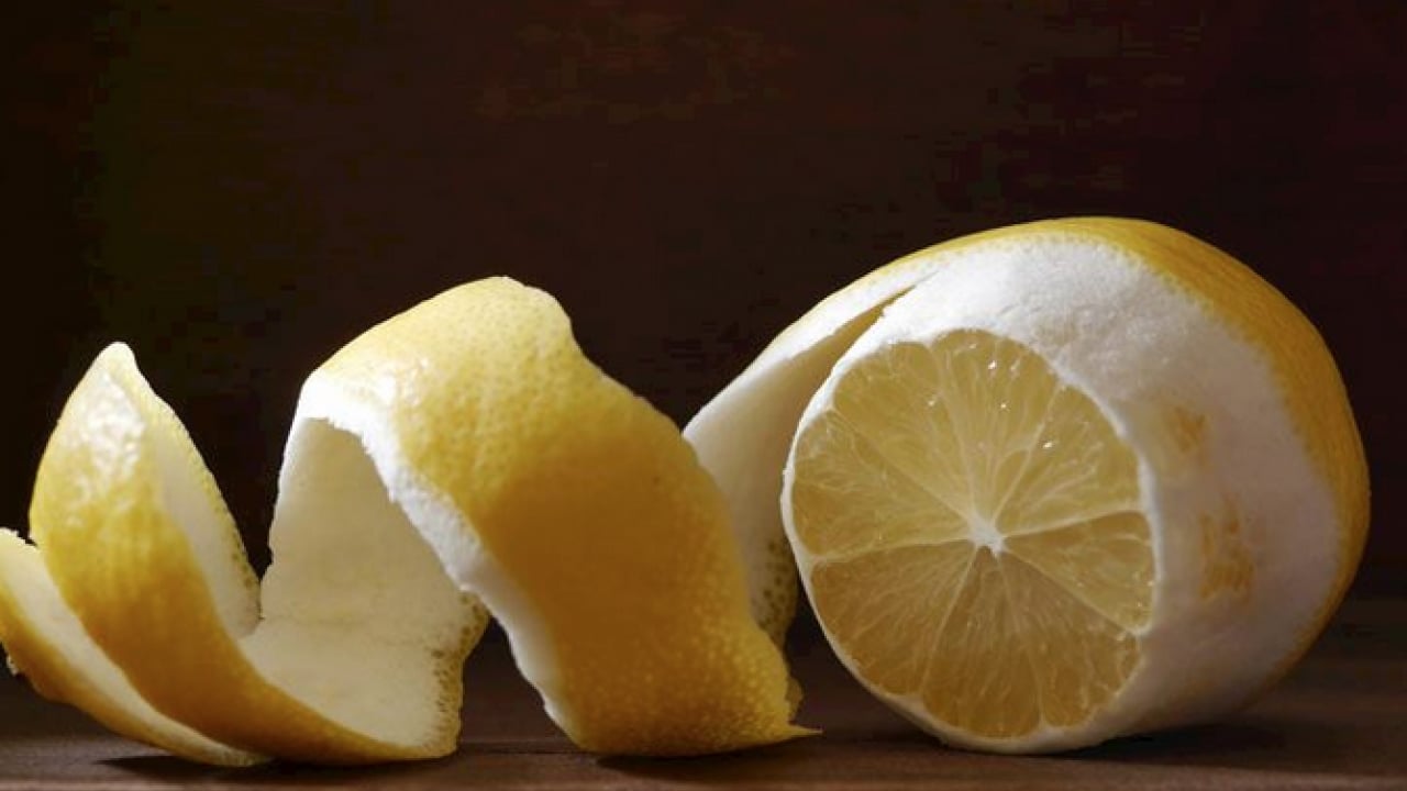 Foto - Bu çözüm yolları tavsiye ediliyor artık... Yıllarca çöpe atılan limon kabuğunun şifaları..