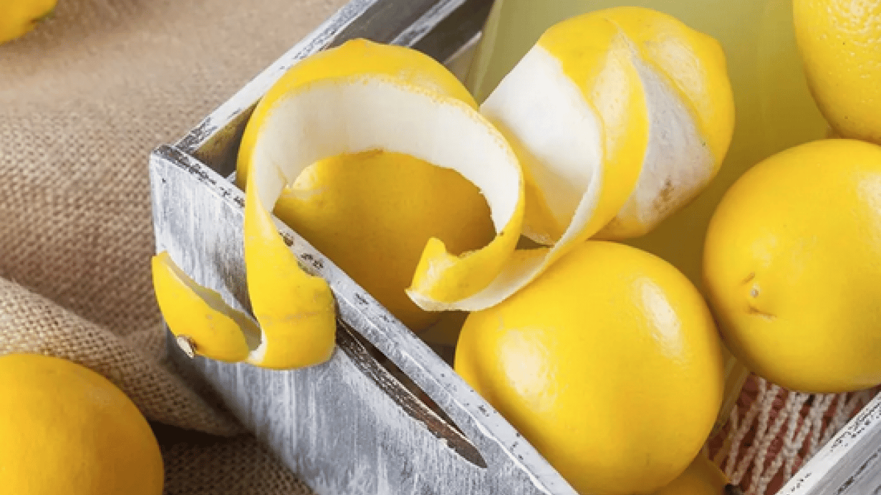 Bu çözüm yolları tavsiye ediliyor artık... Yıllarca çöpe atılan limon kabuğunun şifaları..