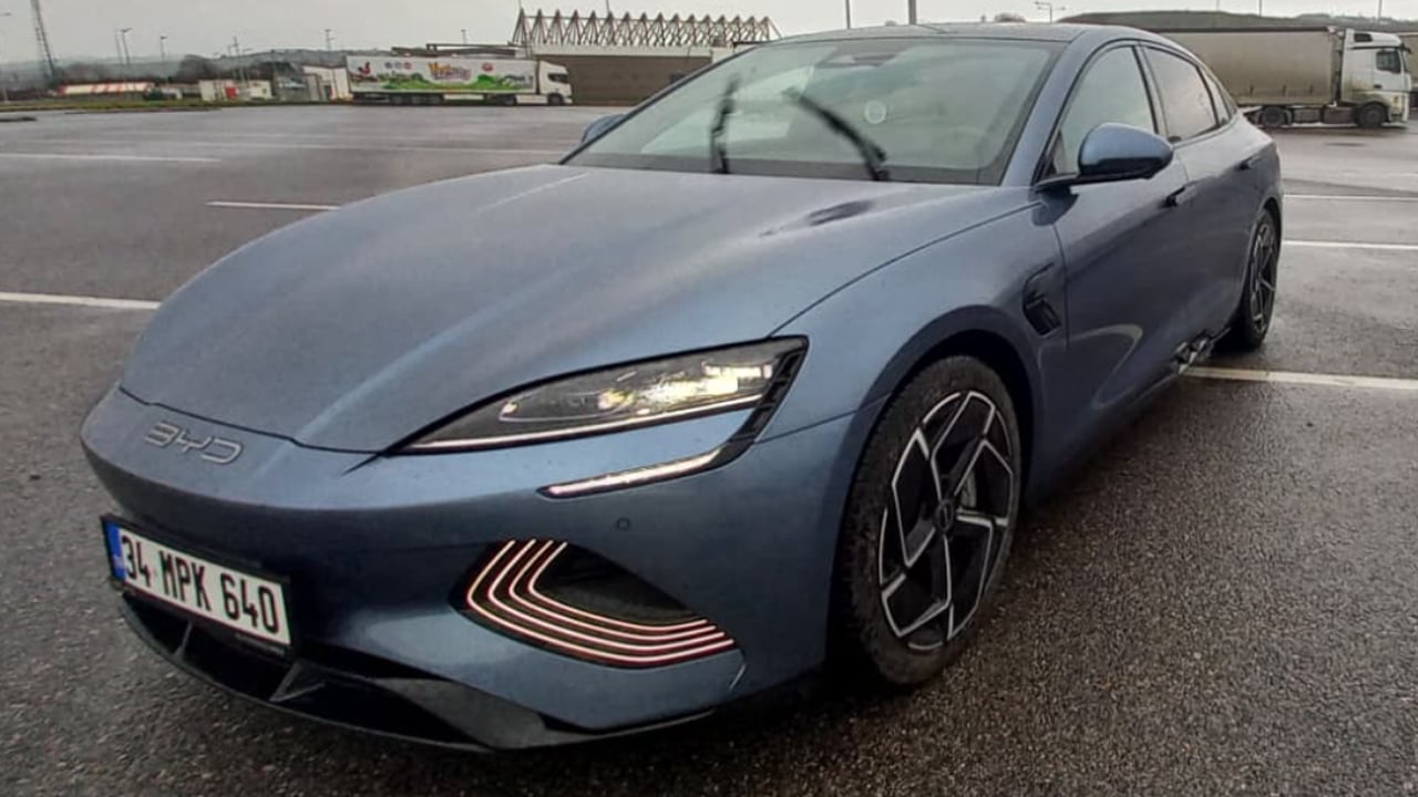 Bu elektrikli sedan sizi çok şaşırtacak! BYD’nin en hızlı otomobili! 0’dan 100’e 3.8 saniye! SEAL sessiz ama adrenalin dolu