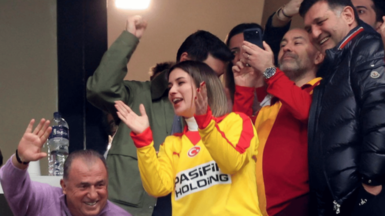 Foto - Bu gerilime neden olur mu peki! Nihan Buruk: Okan Buruk kral olacak ve Dinozora geri dönmeye gerek yok...