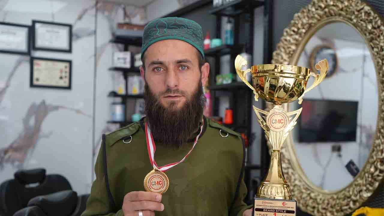 Bu günlere kolay gelinmedi: Takke ve sakalıyla gitti şampiyon oldu