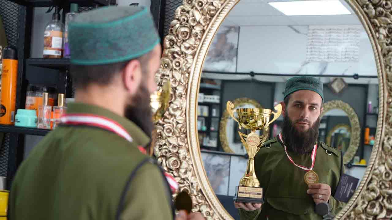 Foto - Bu günlere kolay gelinmedi: Takke ve sakalıyla gitti şampiyon oldu