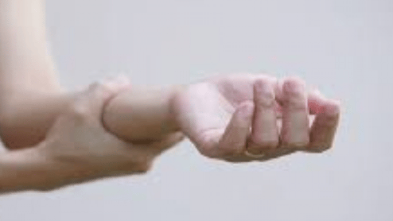 Bu hastalığın işareti olabilir! El bileğinde uyuşma ve ağrı yaşayanlar dikkat