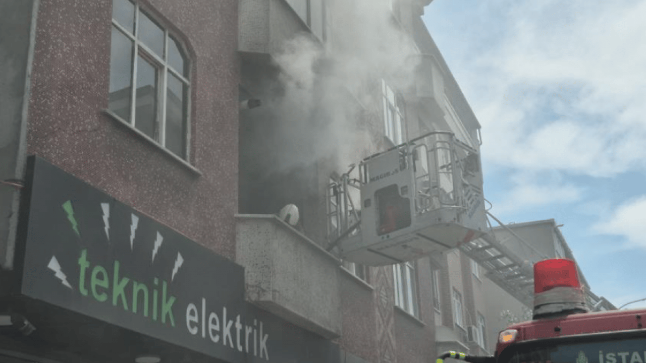 Foto - Bu hatayı hepimiz yapıyoruz! Şarjda unutulan telefon binayı yaktı