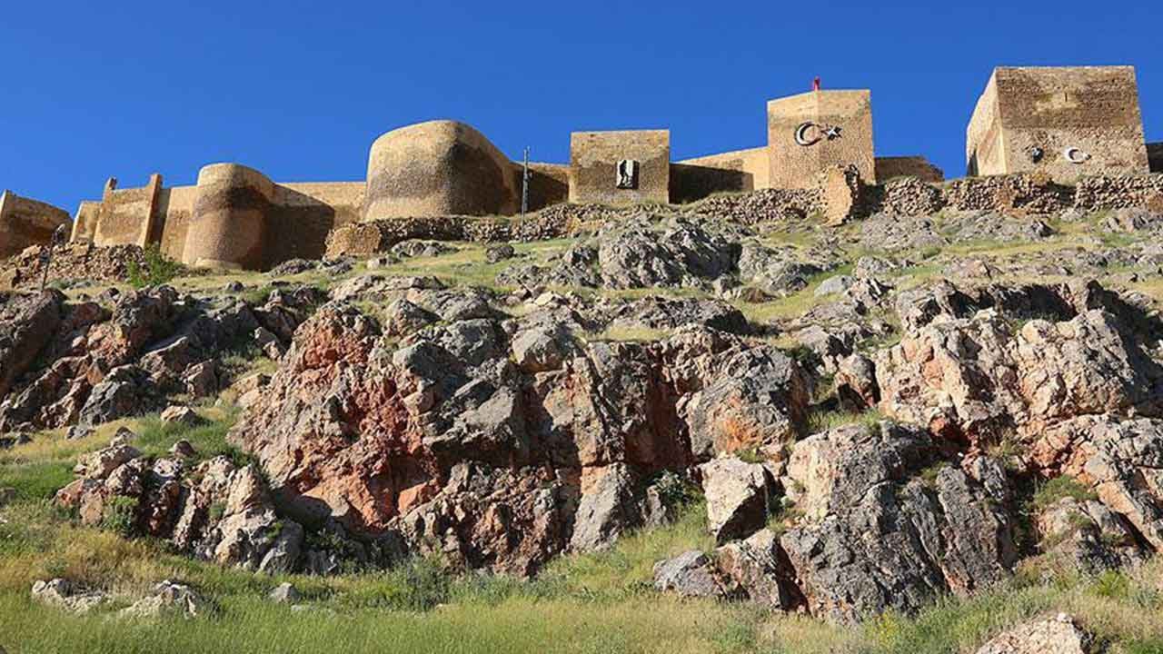 Foto - Bu iddia ortalığı karıştırır: Bayburt Kalesi'nin anahtarı Rusya'nın elinde
