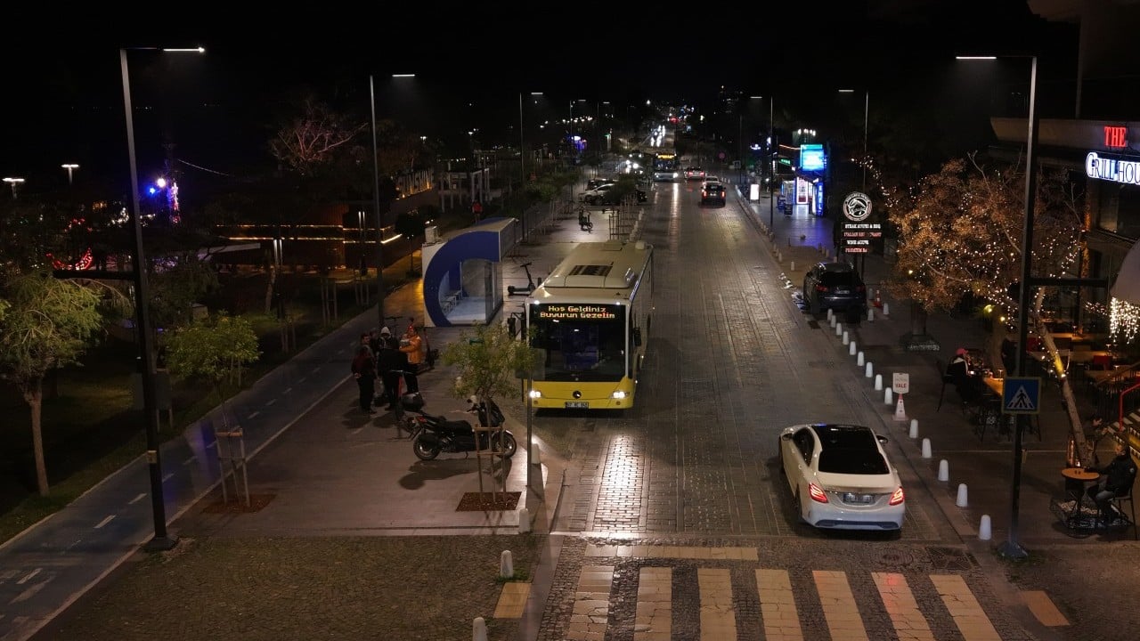 Foto - Bu İETT otobüsü başka otobüs: Burada kart geçmiyor!
