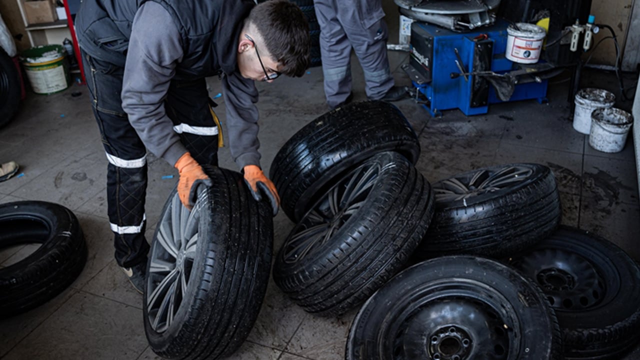 Foto - Bu iki detayı atlayan kışın yolda kalır! Araç sahipleri için hayati uyarılar! 