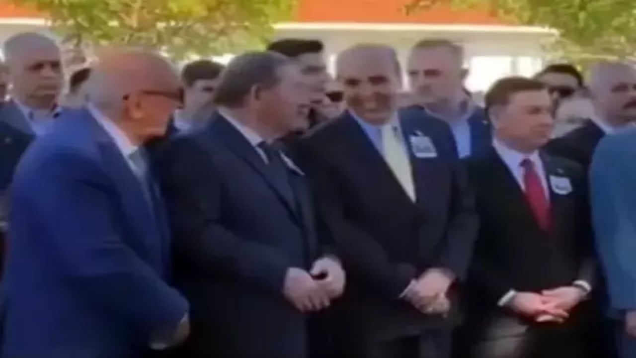 Foto - Bu işin partisi-patırtısı yok... Şehit cenazesinde büyük saygısızlık: Protokolün gülme görüntüleri infiale yol açtı