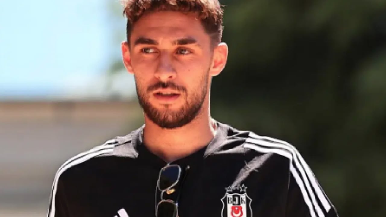 Foto - Bu işler bu kadar kolay değil Kartal efendi! Beşiktaş formasını tekmele sonra özür dile kurtul öyle mi? 