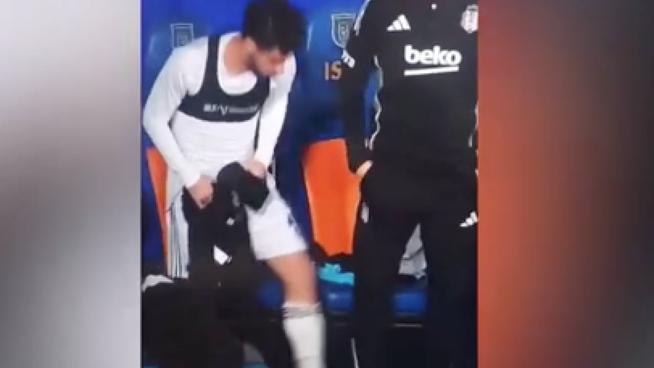 Foto - Bu işler bu kadar kolay değil Kartal efendi! Beşiktaş formasını tekmele sonra özür dile kurtul öyle mi? 