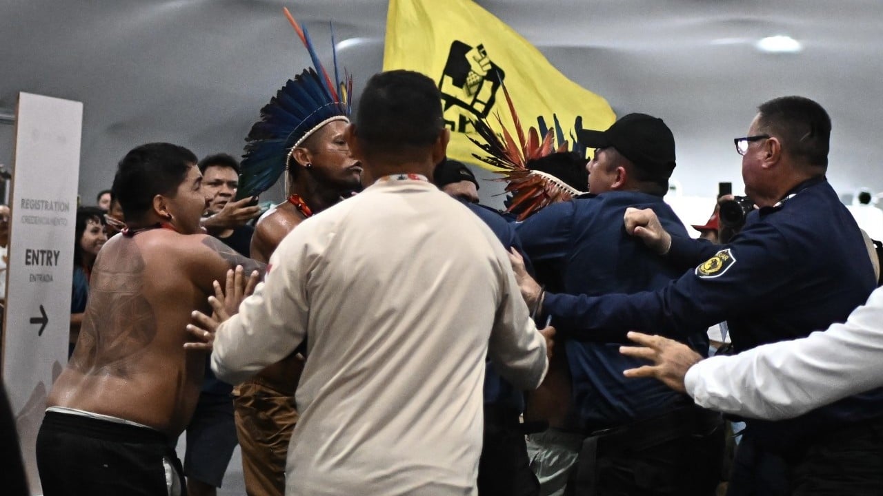 Foto - Bu işte ABD parmağı mı var? Brezilya’daki COP30 Zirvesi’nde yerliler ile güvenlik arasında çatışma