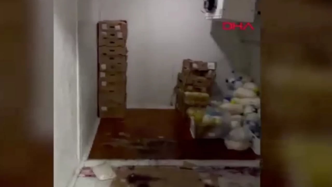 Foto - Bu kadar zehirlenme vakasına şaşmamalı! Kıyma makinesinden kurt fışkırdı