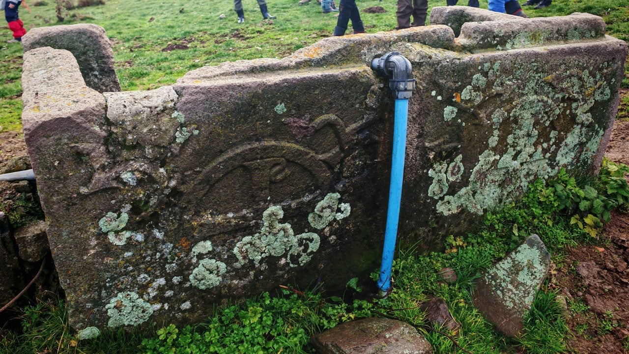 Foto - Bu kadarına da pes! Yüzyıllık lahdi böyle kesmişler