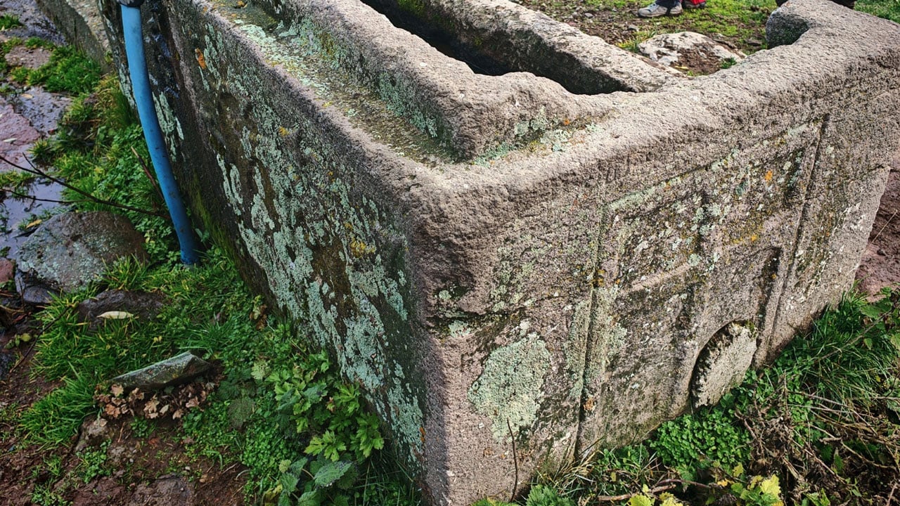 Foto - Bu kadarına da pes! Yüzyıllık lahdi böyle kesmişler